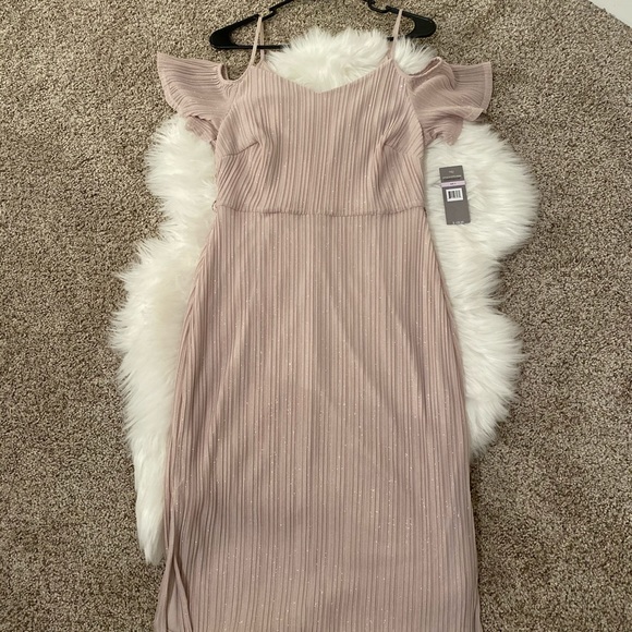 Dress - Picture 4 of 4